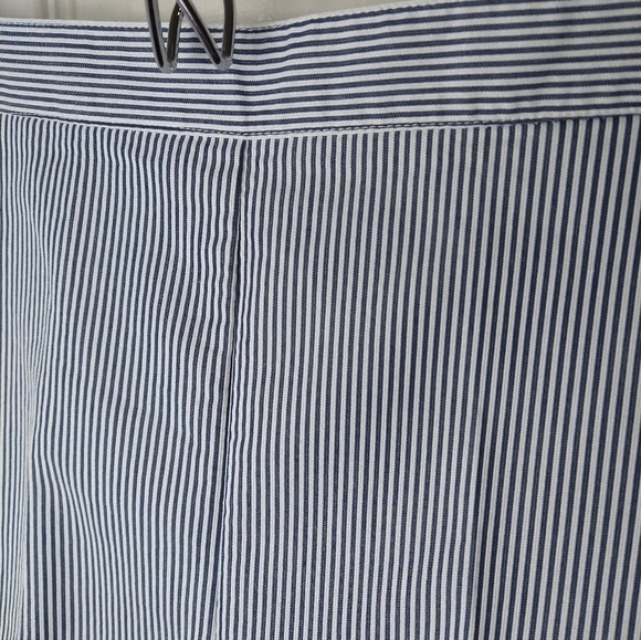 Alfred dunner blue white striped flat front pocket elastic waist Capri. Size 10p - Picture 3 of 10